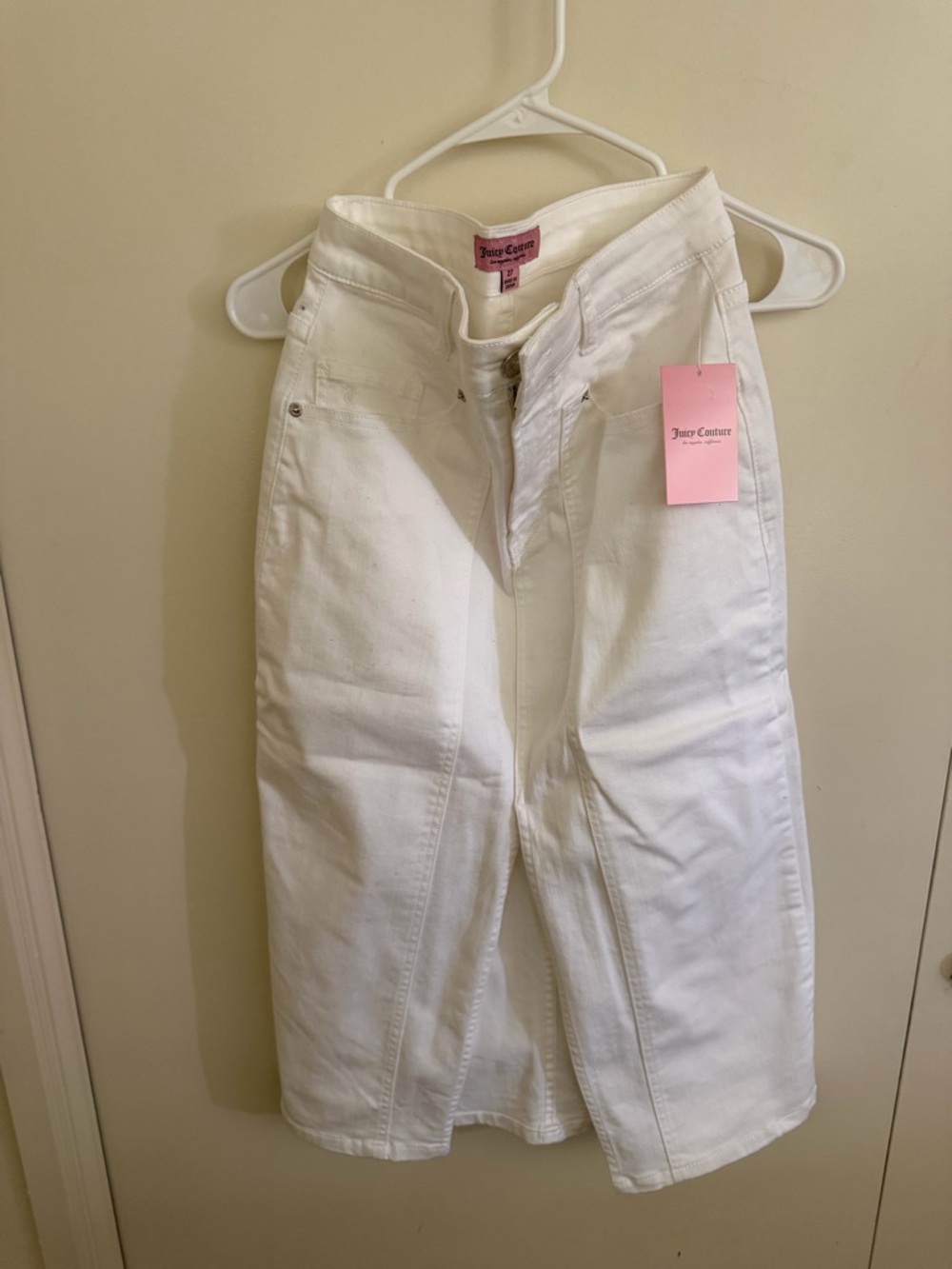 NWT Juicy Couture White Denim Skirt with Pink Logo Tag. Length 29 “ / waist 27 “